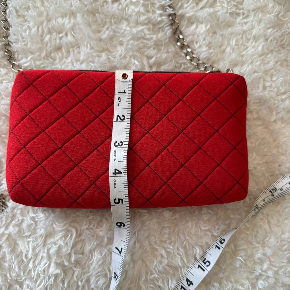 Leghila Italy Neoprene Red Diamond Pattern Crossbody Bag Silver chain strap - Picture 7 of 14